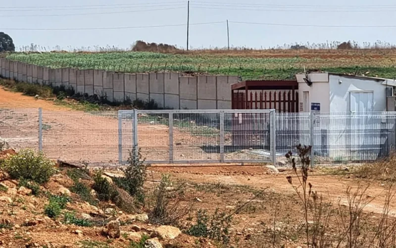 Pedestrian, swing and sliding gates